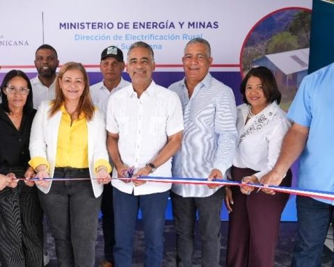 MEM delivers San José de Ocoa electrification project