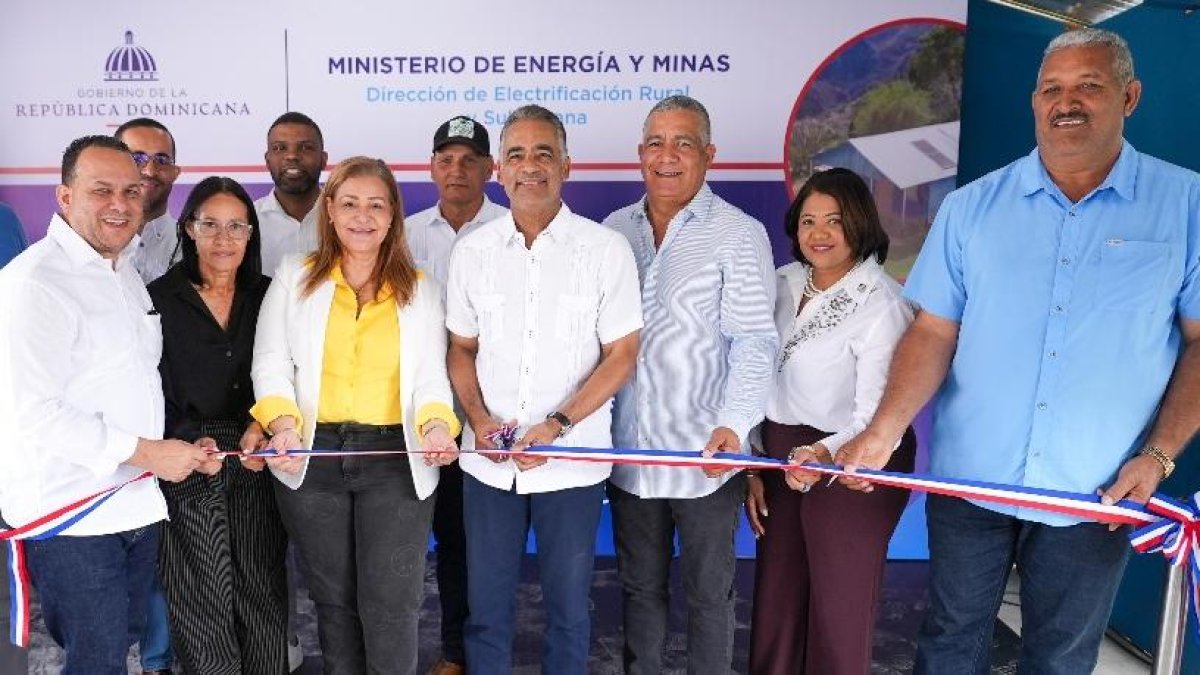 MEM delivers San José de Ocoa electrification project