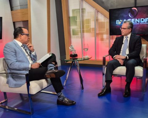 Miguel Collado warns that the slowdown in credit slows down growth and questions foreign investment figures