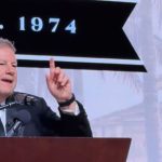 Mike Hammer en discurso de aceptación del Premio Humanitario (Captura de pantalla: Mario J Pentón - Youtube)