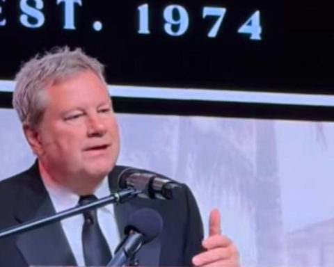 Mike Hammer receives humanitarian award for his work in Cuba