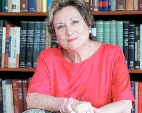 Poet Myriam Fraga will be honored by Flipelô this year