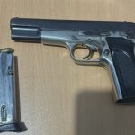 Mayor de la Policía se entrega por muerte de hombre en la avenida 6 de Noviembre