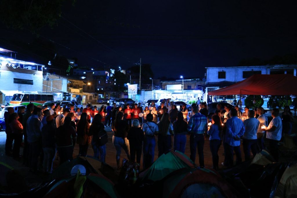 Political prisoners accompany relatives at the Rodeo and demand freedom for all