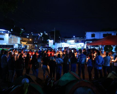 Political prisoners accompany relatives at the Rodeo and demand freedom for all