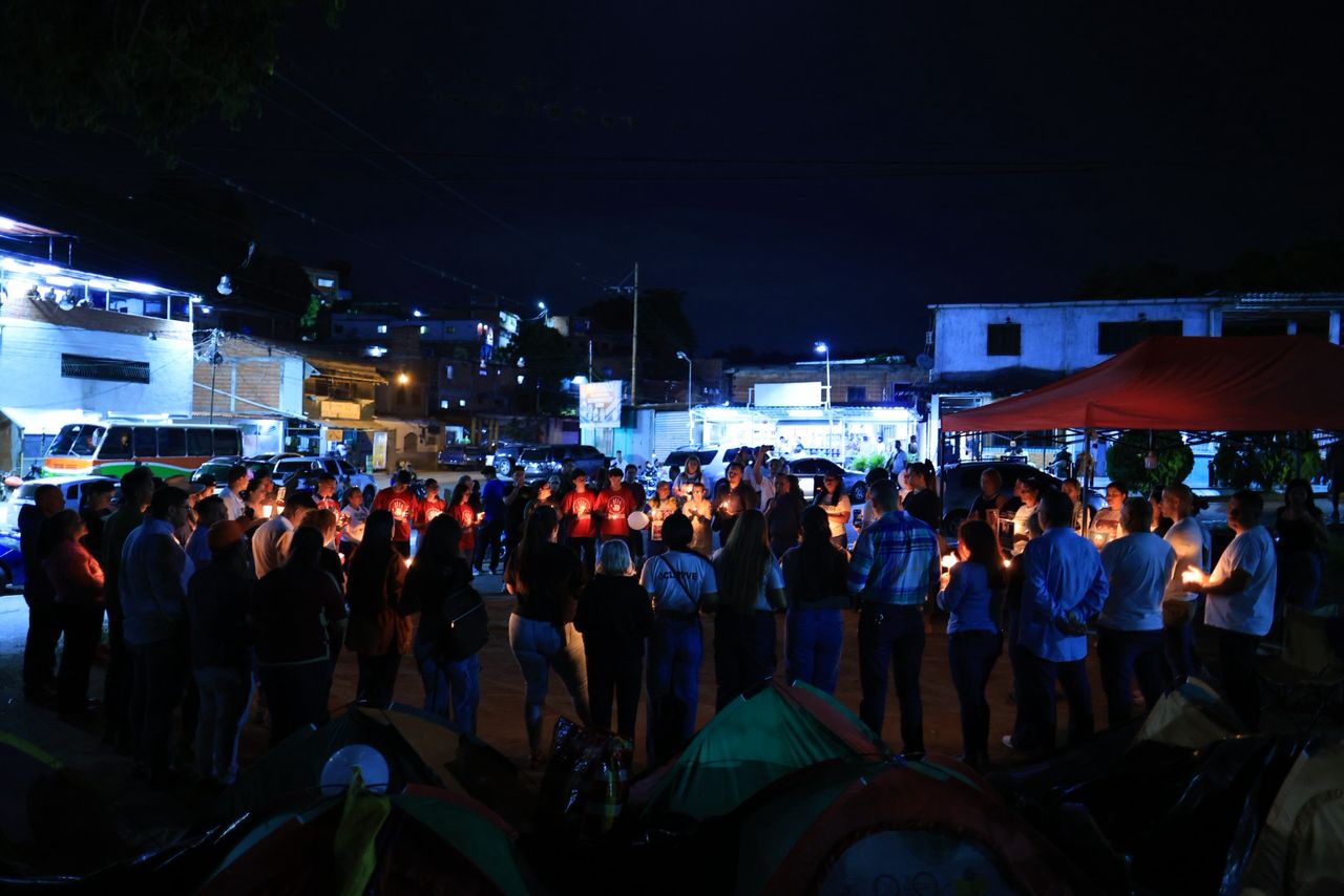 Political prisoners accompany relatives at the Rodeo and demand freedom for all