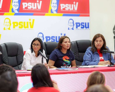 President (E) highlights the role of the Psuv in the defense of the homeland