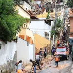 Searches in Juiz de Fora are closed; residents remain outside their homes