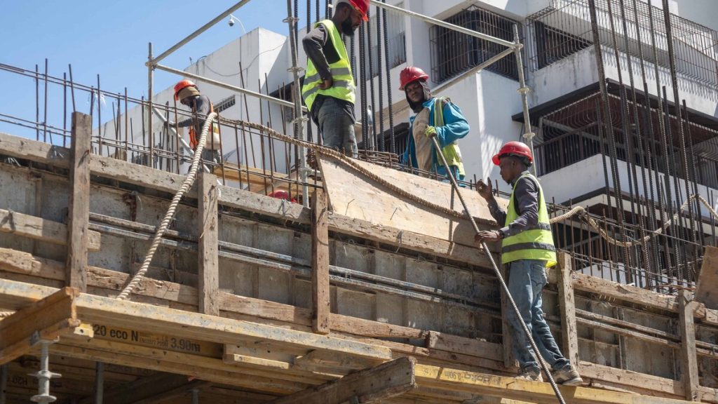 Sectors of the economy with diverse behavior in January