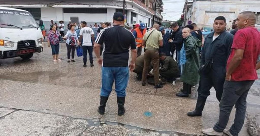 Serious injury to a woman stabbed by her partner in Luyanó