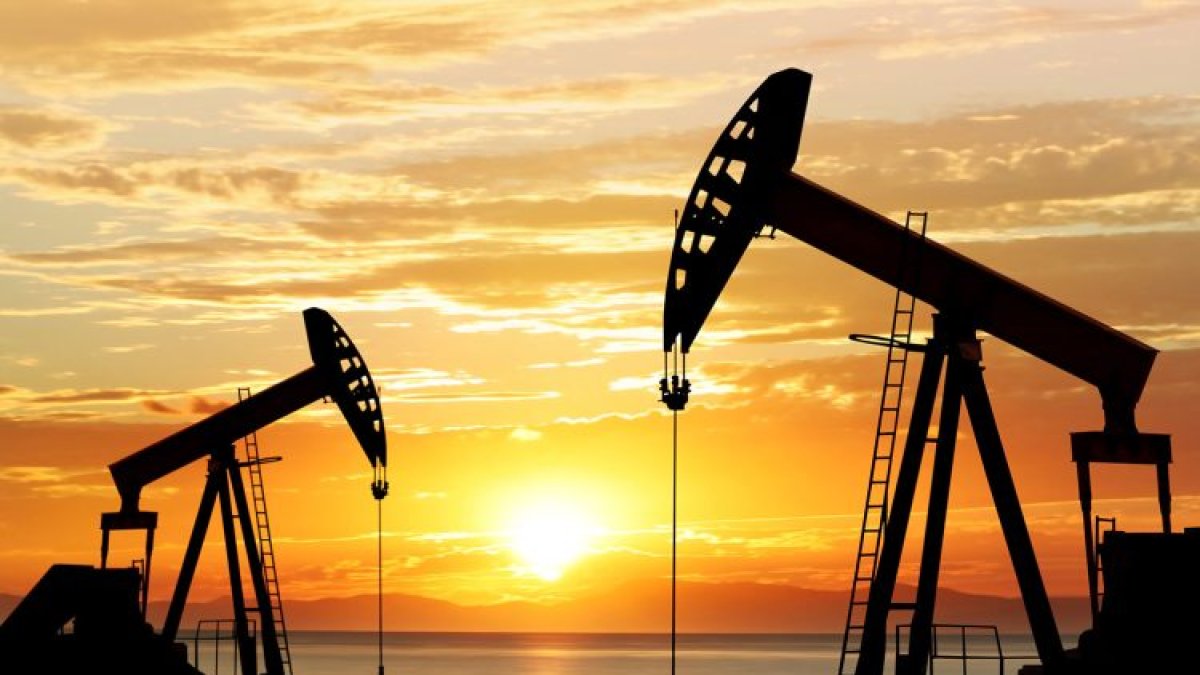 Texas oil soars 8.69% in second session after start of war in Iran