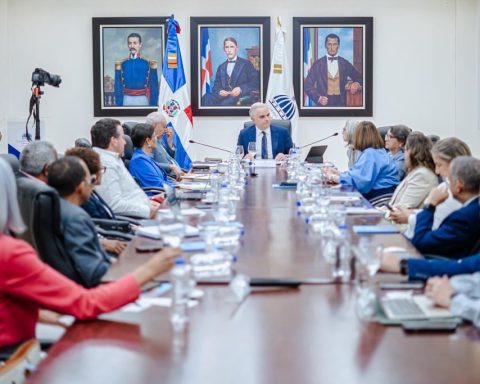 El Ministerio de Educación adelante preparativos del año escolar 2026-2027