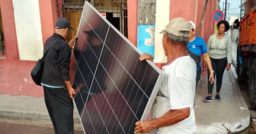 The State sells solar panel kits at prices impossible for the population