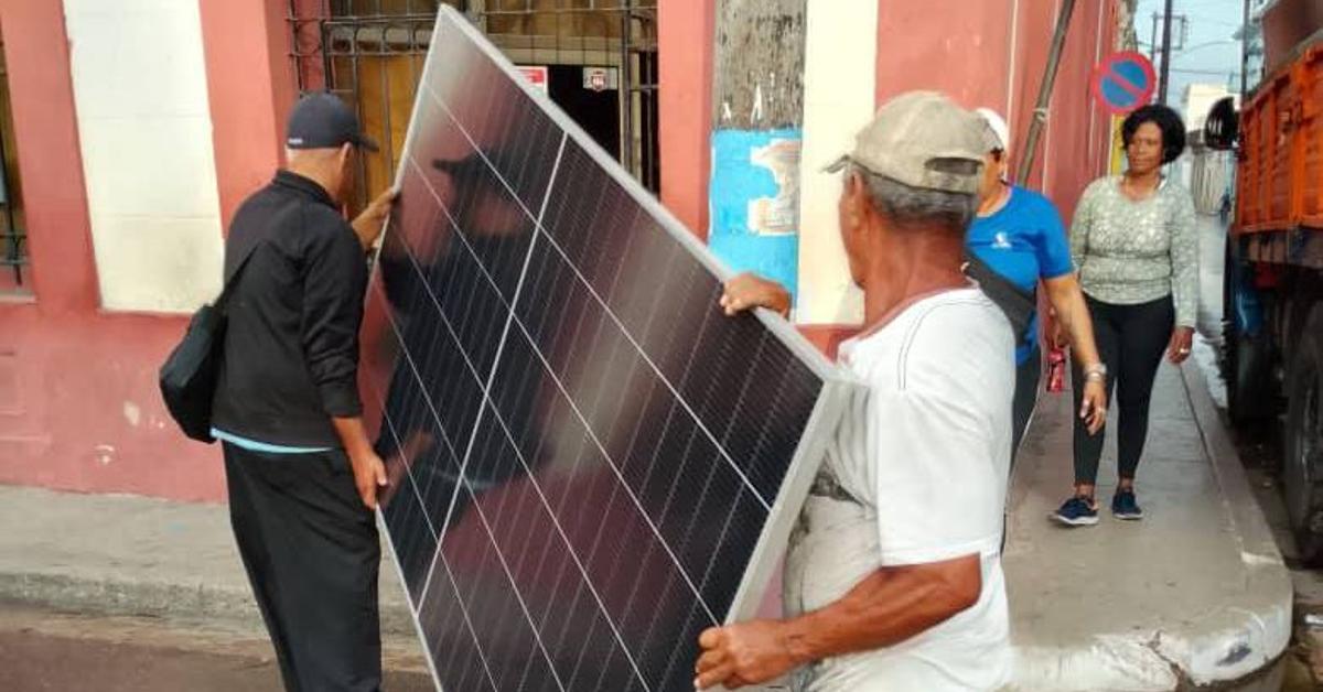 The State sells solar panel kits at prices impossible for the population