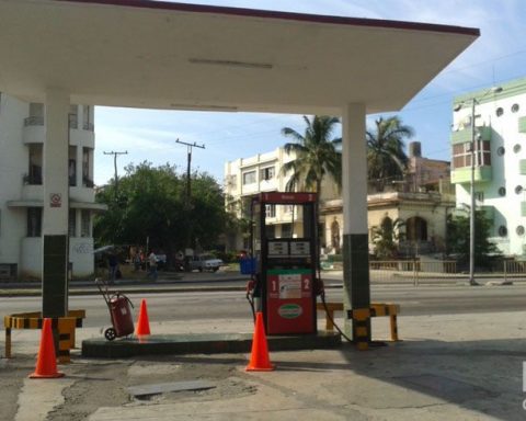 Imagen de archivo de una gasolinera sin combustible para despachar en La Habana. Foto: Archivo OnCuba.