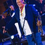 They honor the Puerto Plata maestro Wilfrido Vargas at the Atlantic Carnival in Barranquilla, Colombia