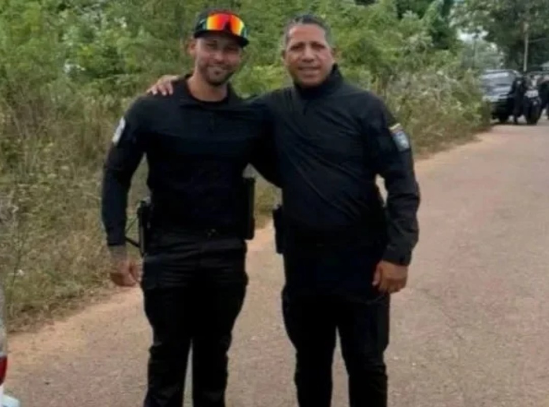 They investigate the murder of two police officers in El Junquito: they were brothers