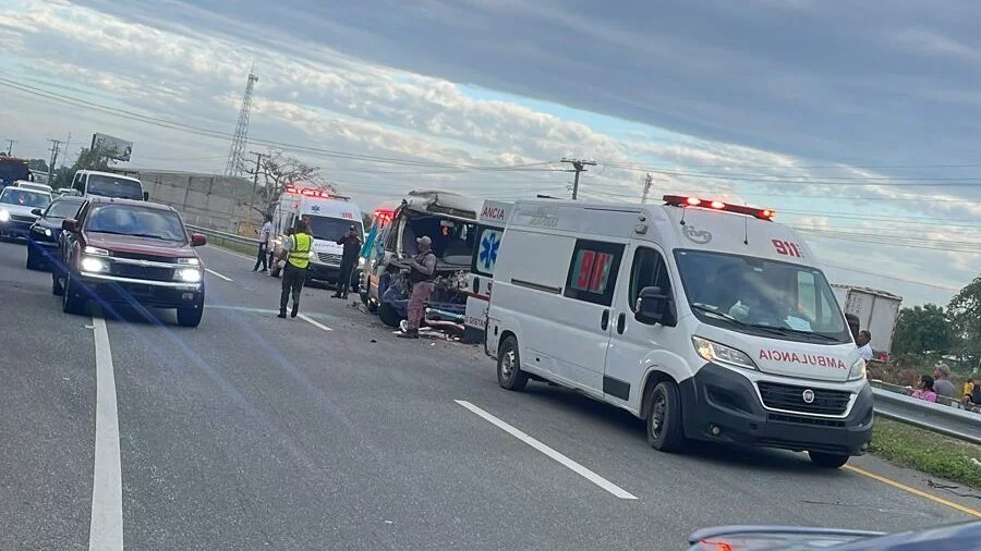 Tragedy on the Eastern Highway: two Canadians die and 17 are injured