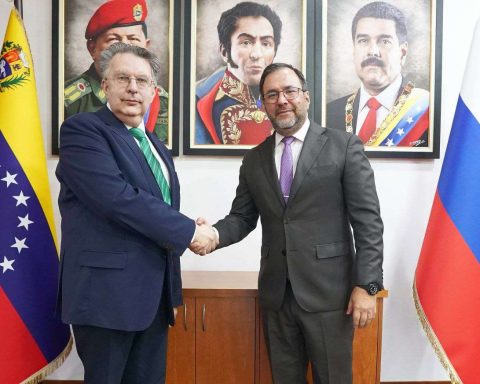 Venezuela and Russia review progress of bilateral cooperation