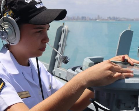 Volunteers enter initial female military service